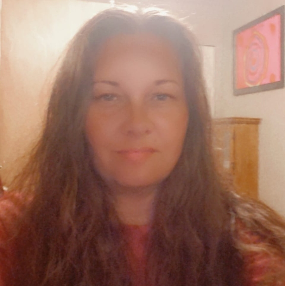 Meet your Posher, April - Picture 1 of 1